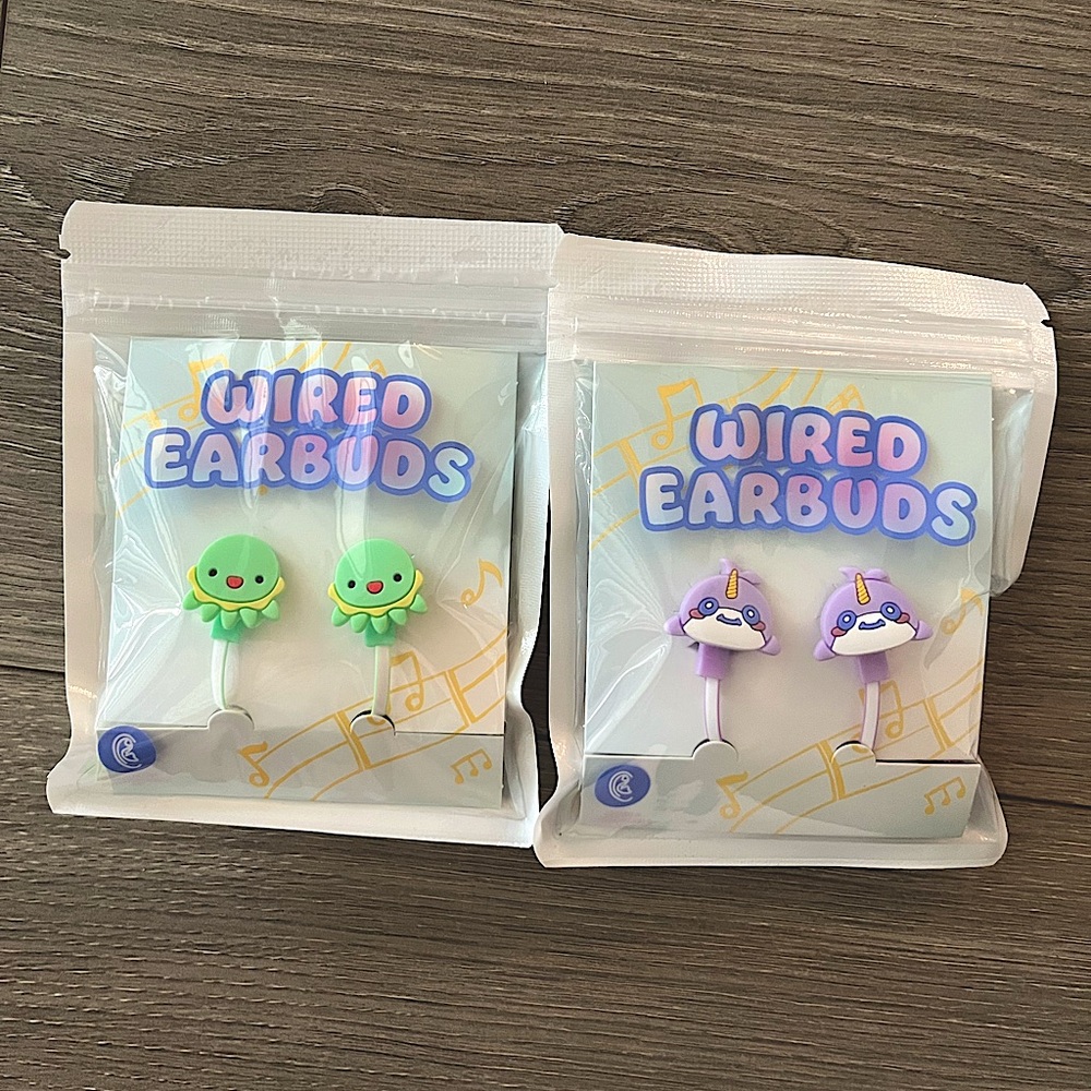 NWT Vivitar Set of 2 Wired Earbuds in Sloth and Squid
